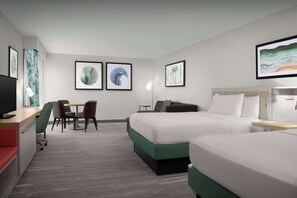 Luxe beddengoed, donsdekens, een kluis op de kamer, een laptopwerkplek