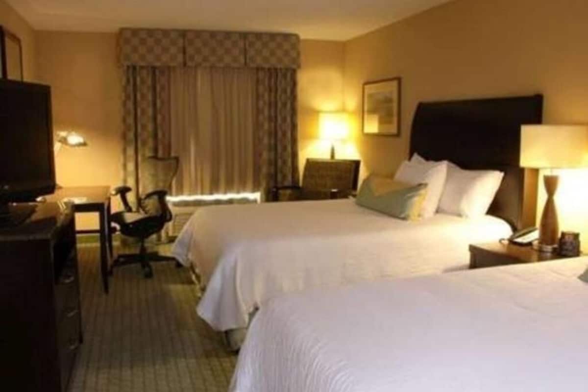 Premium bedding, down duvets, in-room safe, laptop workspace