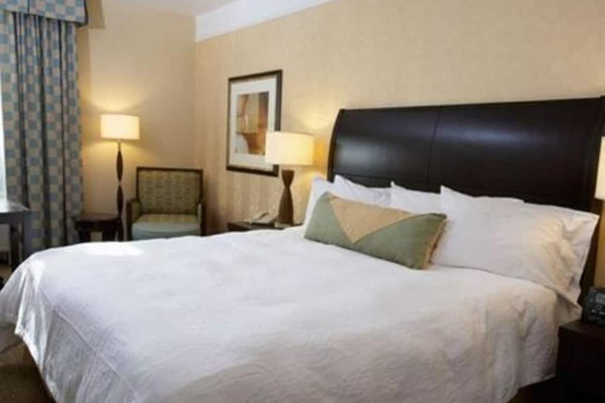 Premium bedding, down duvets, in-room safe, laptop workspace