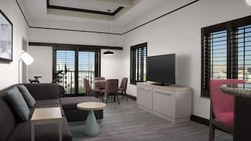 Presidential Suite, 1 King | Living area | 37-inch LCD TV with satellite channels, TV