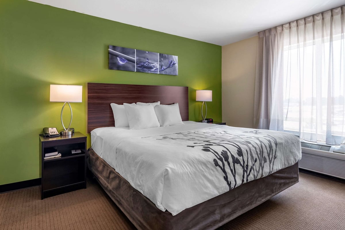 Desk, iron/ironing board, free cribs/infant beds, free WiFi