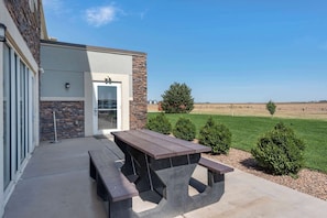 BBQ/picnic area - Sleep Inn & Suites Oakley I-70 (Oakley)