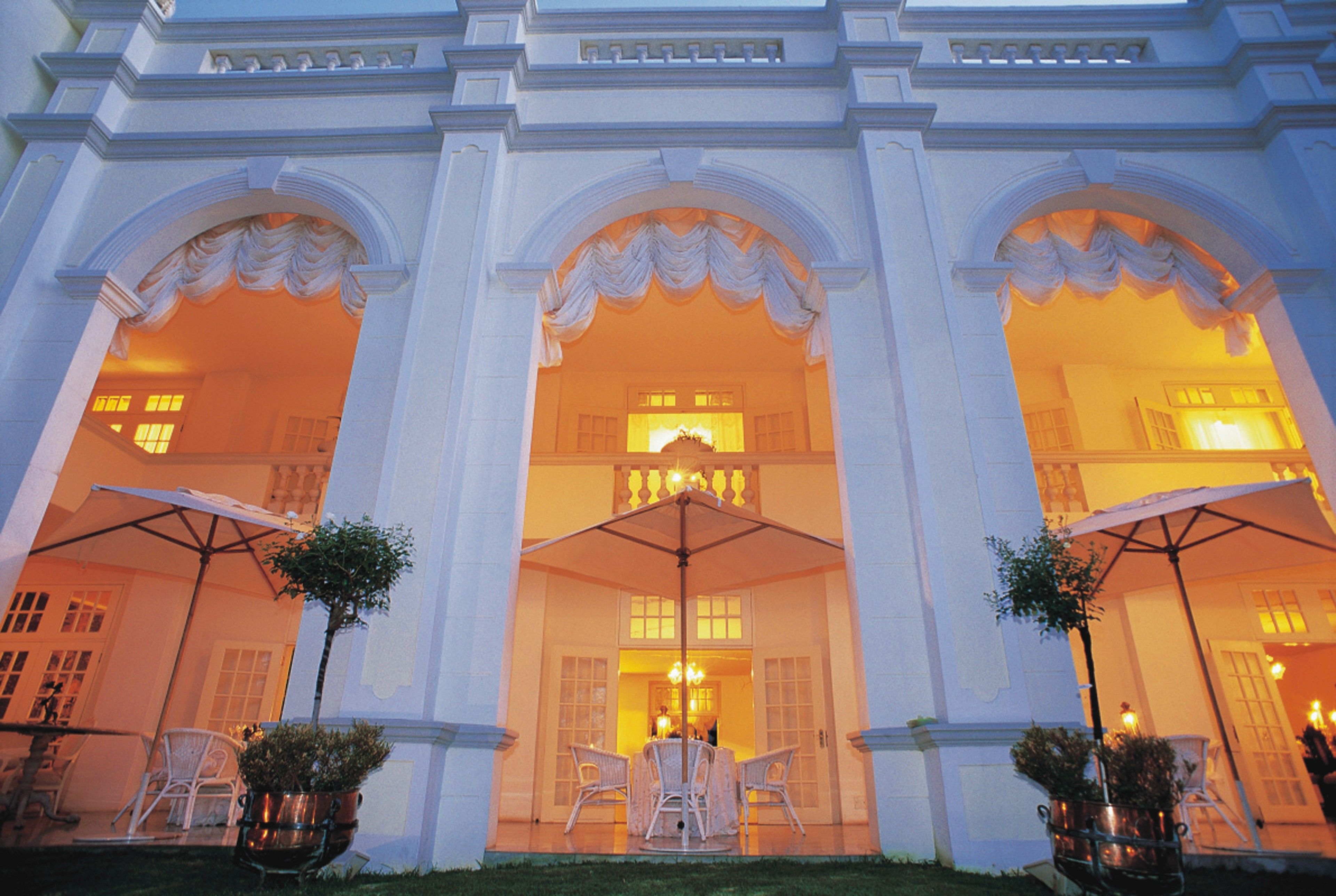 outdoor banquet area