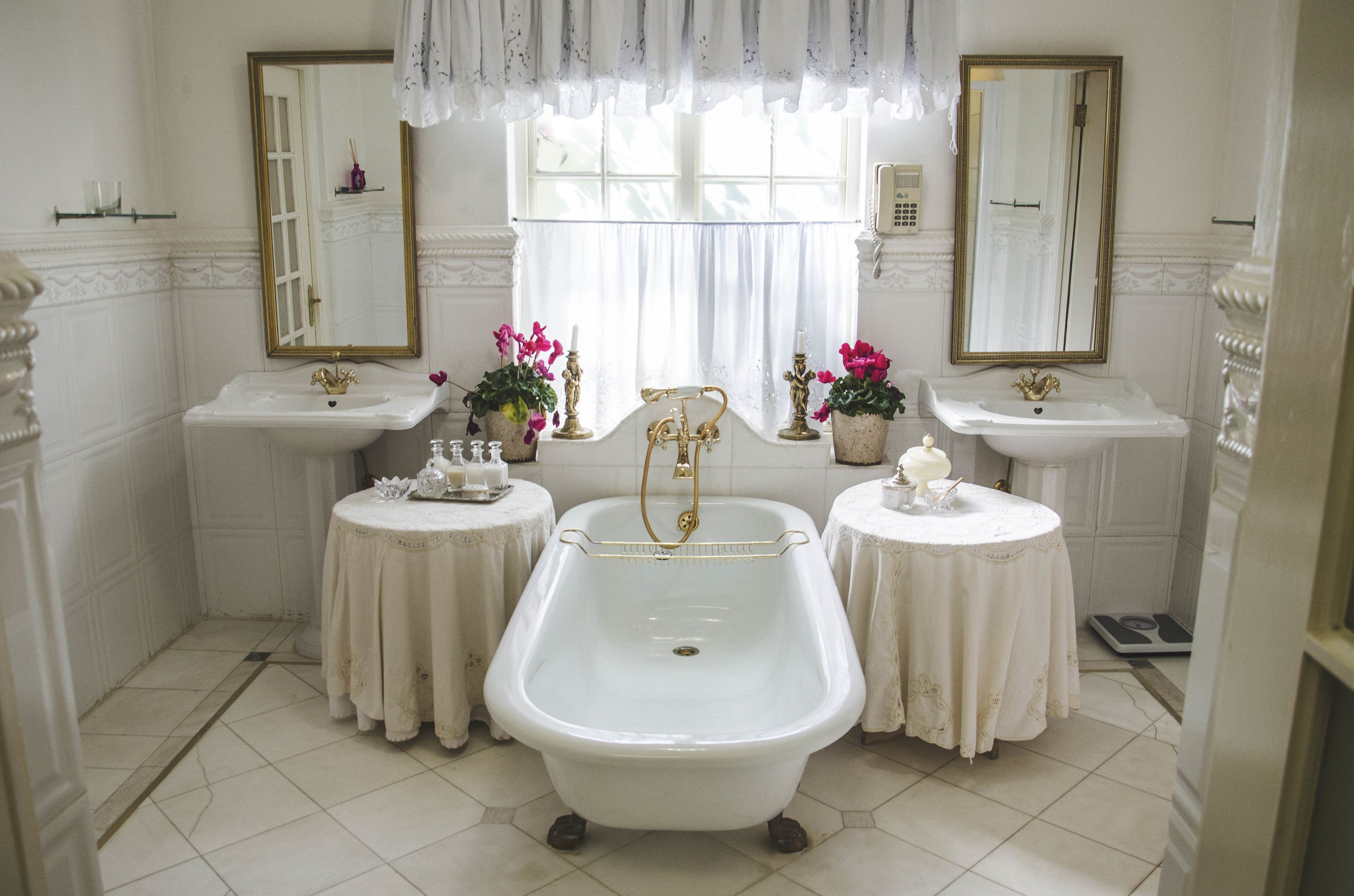 suite, 1 king bed | bathroom | separate bathtub and shower, free toiletries, hair dryer, dressing gowns