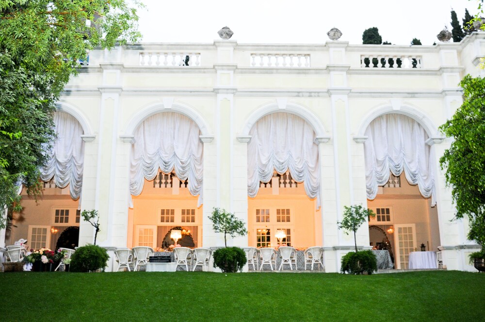 Illyria House by null