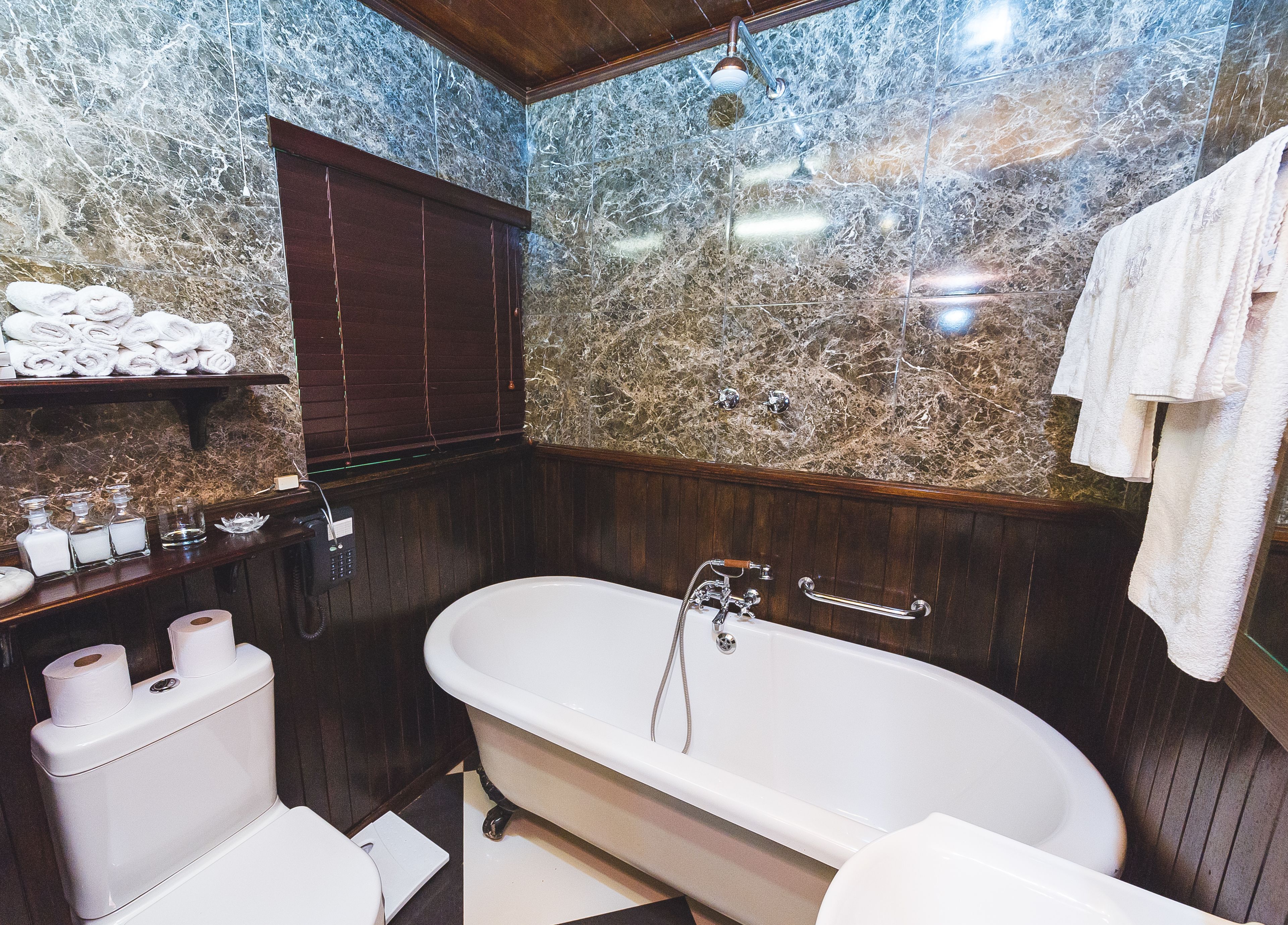 double room | bathroom | separate bathtub and shower, free toiletries, hair dryer, dressing gowns