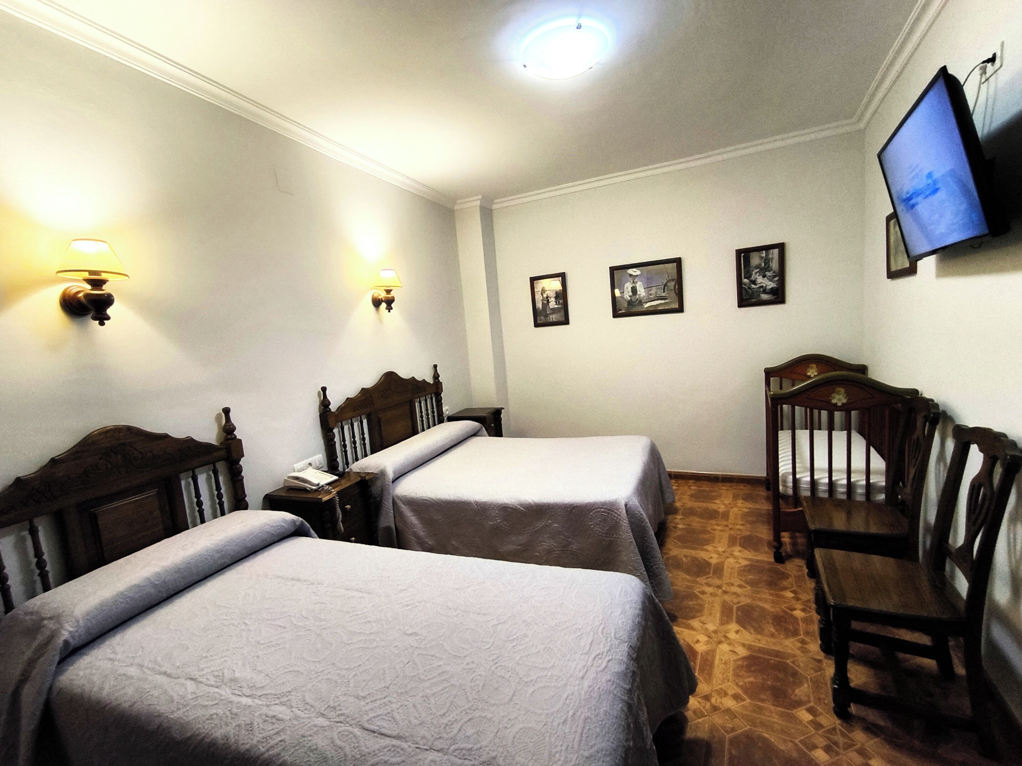 Escritorio, cortinas opacas, sistema de insonorización y wifi gratis