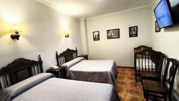 Escritorio, cortinas opacas, sistema de insonorización y wifi gratis