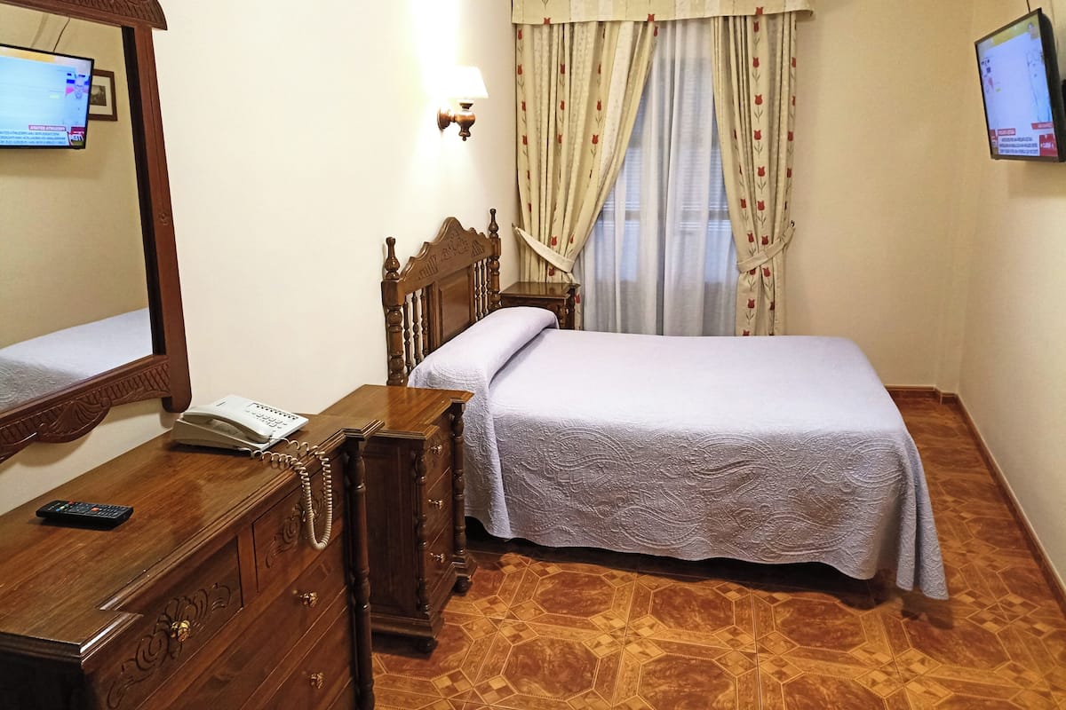 Bureau, rideaux occultants, chambres insonorisées, Wi-Fi gratuit