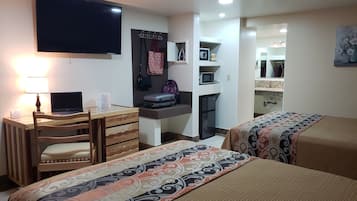 Escritorio, tabla de planchar con plancha y internet por cable gratis