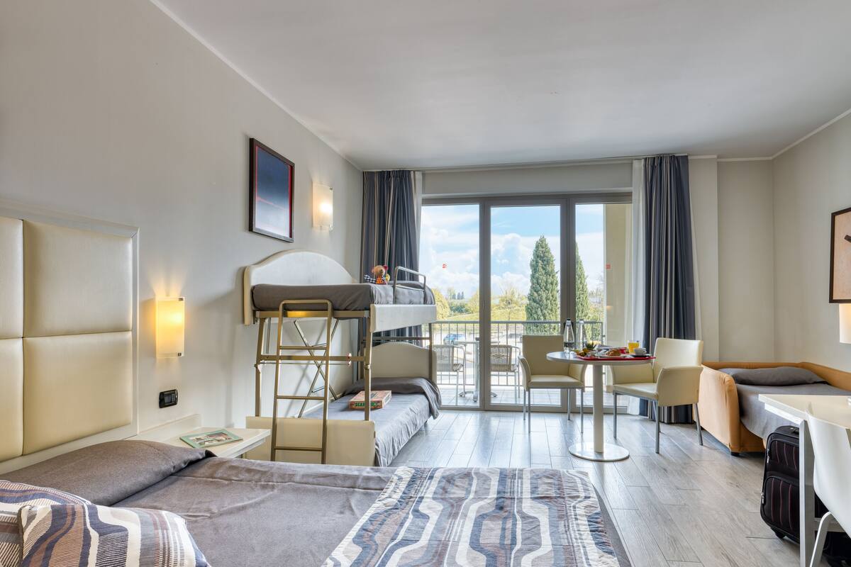 quintuple room (main building) | 1 bedroom, minibar, in-room safe, desk