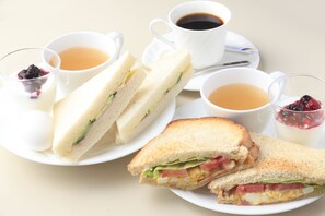 Daily cooked-to-order breakfast for a fee - Sotetsu Fresa Inn Shimbashi-Karasumoriguchi (Tokyo)