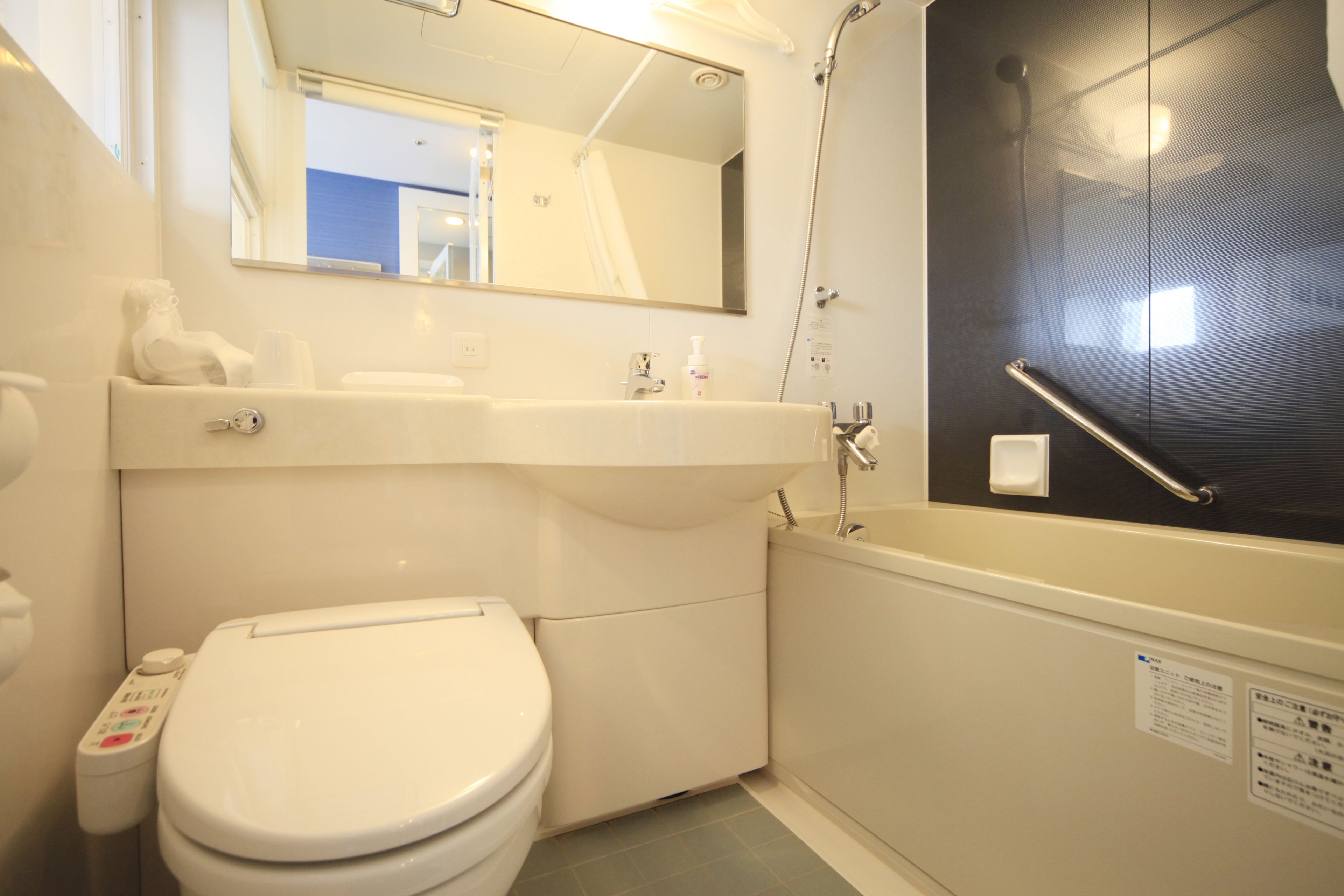 combined shower/bathtub, free toiletries, hair dryer, slippers