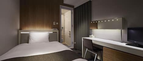 Down comforters, in-room safe, desk, blackout drapes