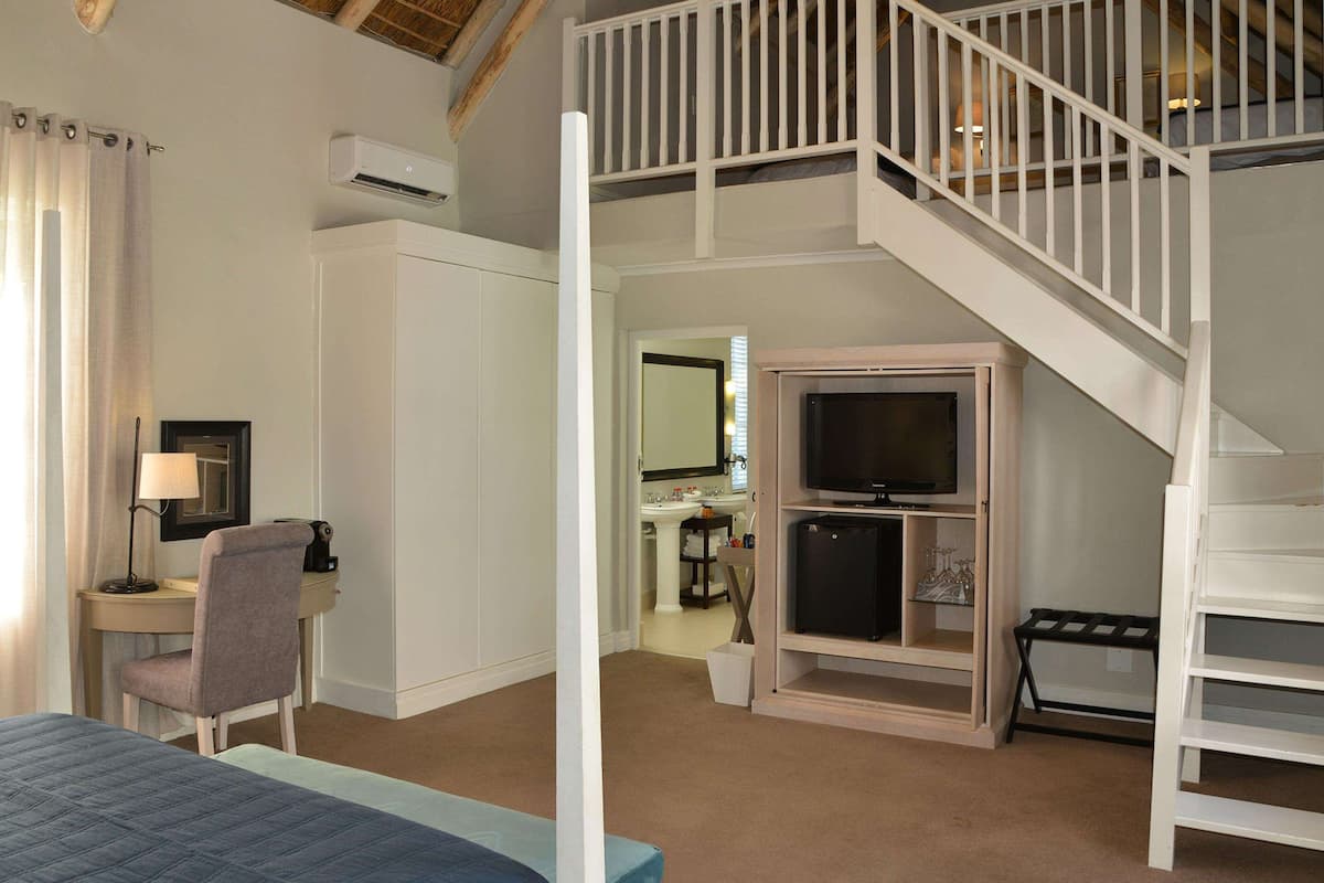 Family Room, Garden View (Classic) | Premium bedding, minibar (some free items), in-room safe, desk