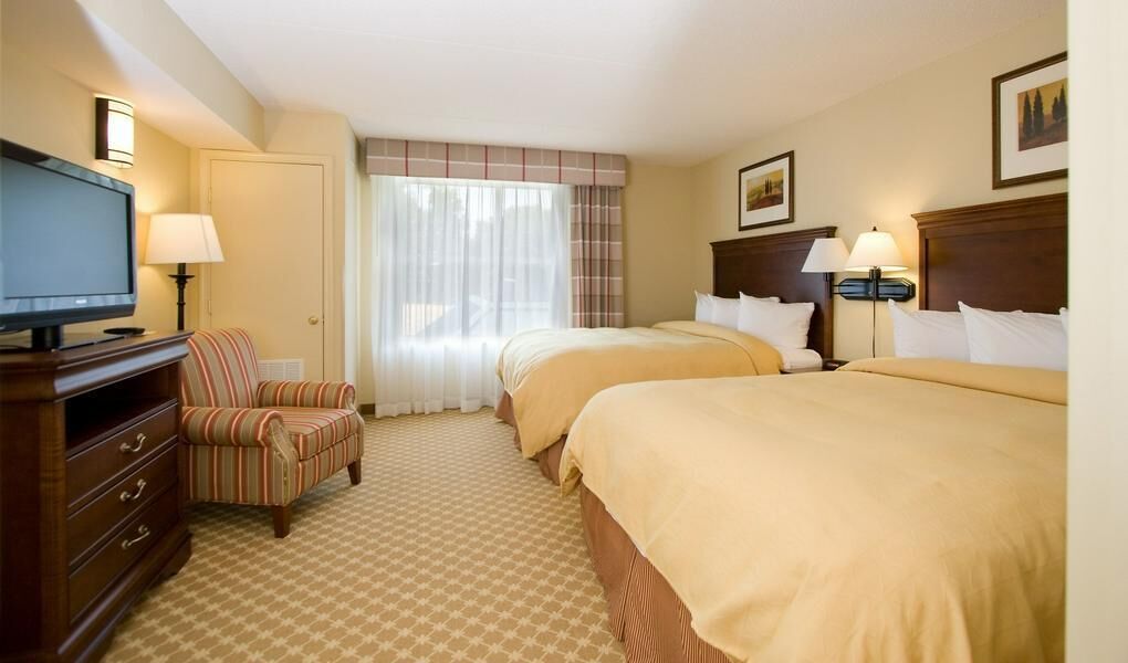 Hypo-allergenic bedding available, desk, blackout drapes