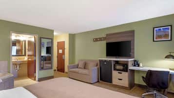 Suite, Non Smoking | 1 bedroom, desk, iron/ironing board, free WiFi