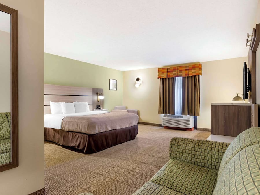 Desk, iron/ironing board, free WiFi, bed sheets