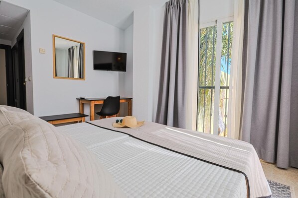 In-room safe, individually furnished, desk, laptop workspace - Hotel Carmen Almu�ñécar by Bossh Hotels (Almunecar)