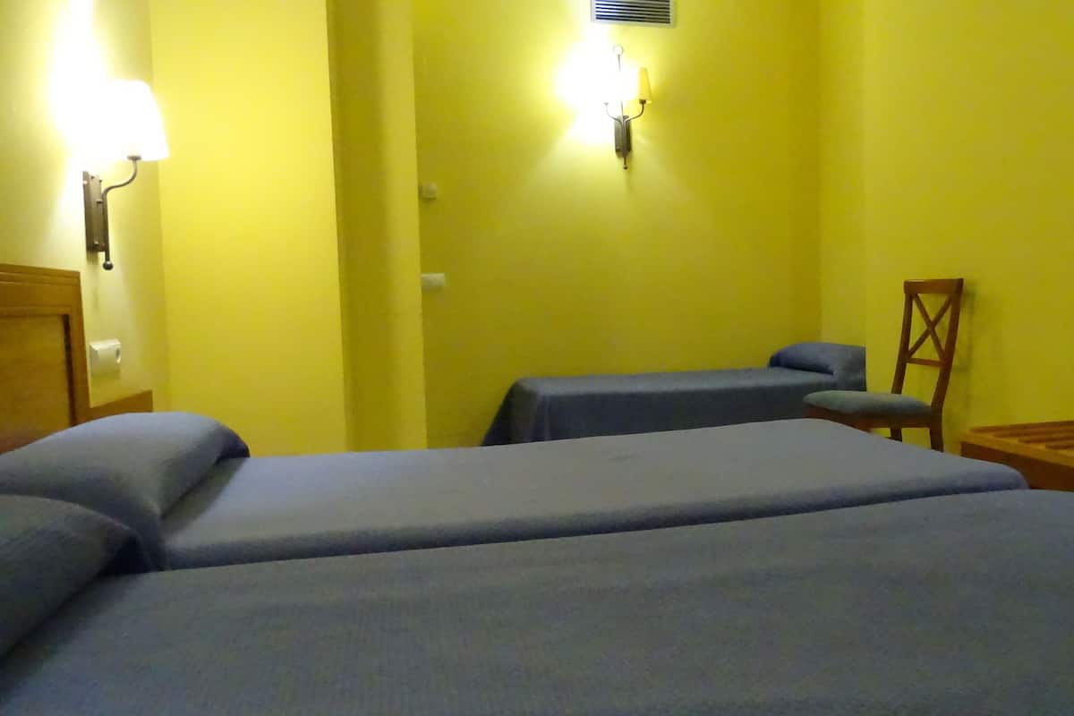 Triple Room | In-room safe, desk, laptop workspace, free cots/infant beds