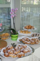 Free buffet breakfast