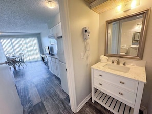 Signature Suite, 1 Bedroom, Kitchen, Ocean View (ALEA) | Bathroom