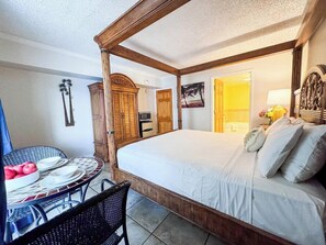 Honeymoon Room, 1 King Bed (BIMINI) | Living area | 32-inch flat-screen TV with satellite channels, TV - Aqua Beach Hotel (Wildwood Crest)