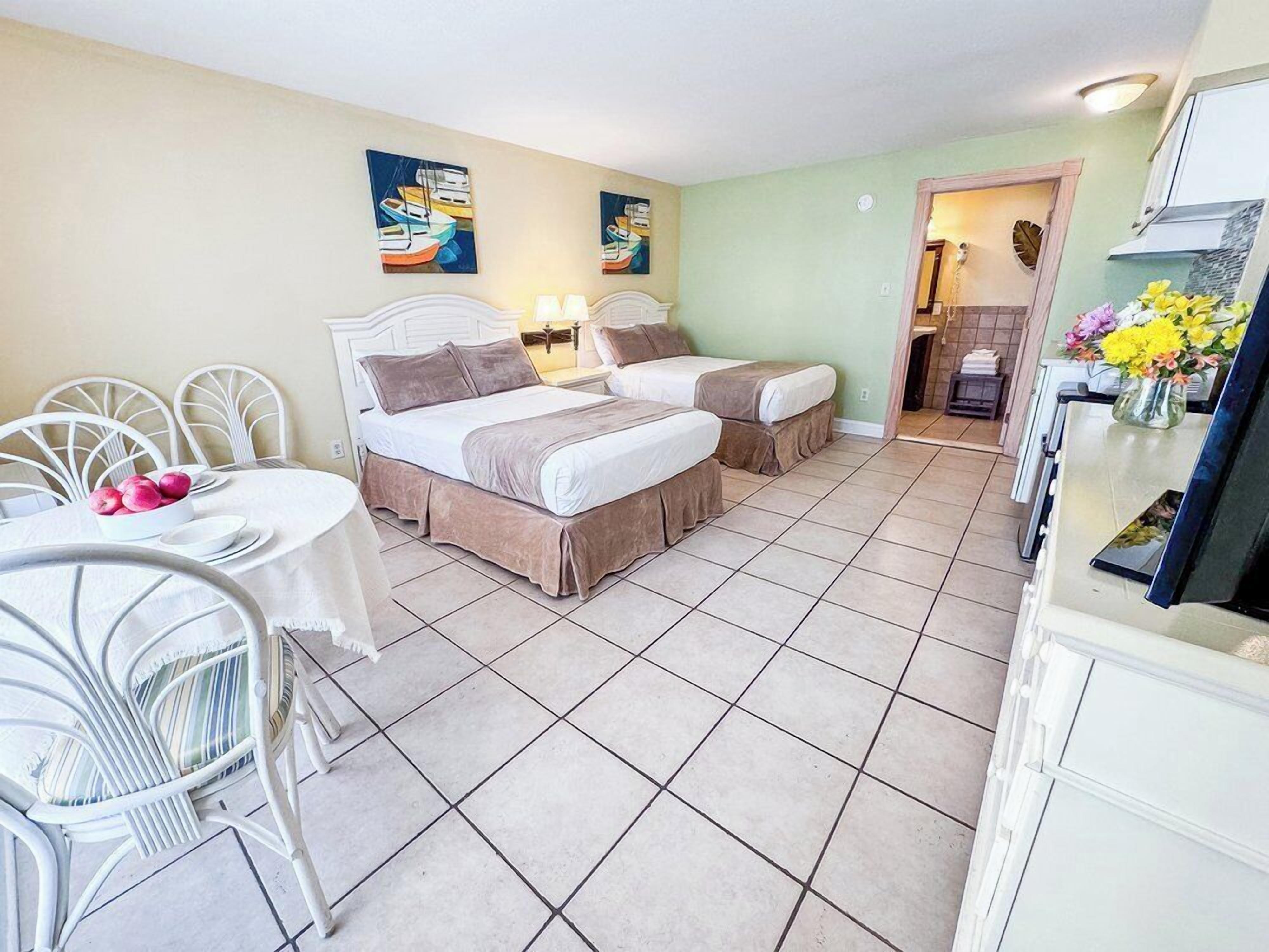 Aqua Beach Hotel Reviews, Deals & Photos 2026 - Expedia