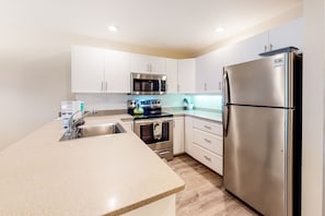 Suite, 1 Bedroom (Deluxe) | Private kitchen - Maui Kamaole (Kihei)