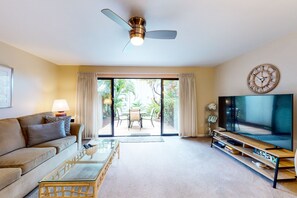 Suite, 1 Bedroom (Deluxe) | Living area | TV, DVD player - Maui Kamaole (Kihei)