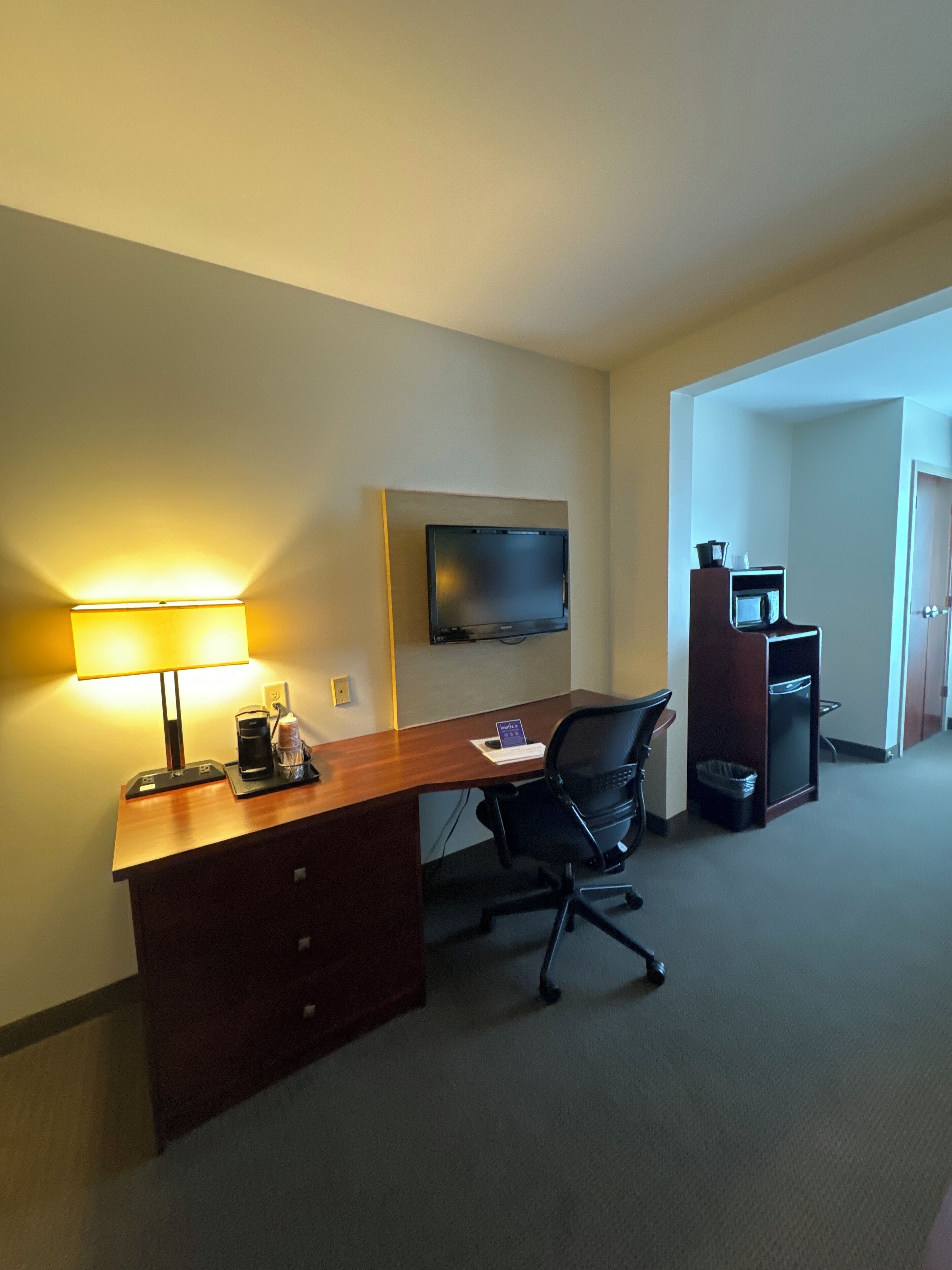 suite, non smoking | desk, laptop workspace, blackout curtains, iron/ironing board