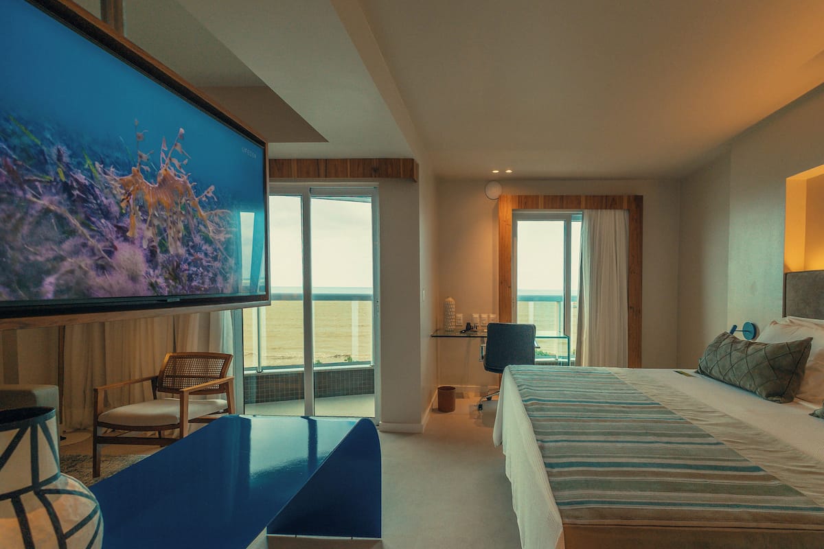 standard room 2 | minibar, in-room safe, blackout curtains, free wifi