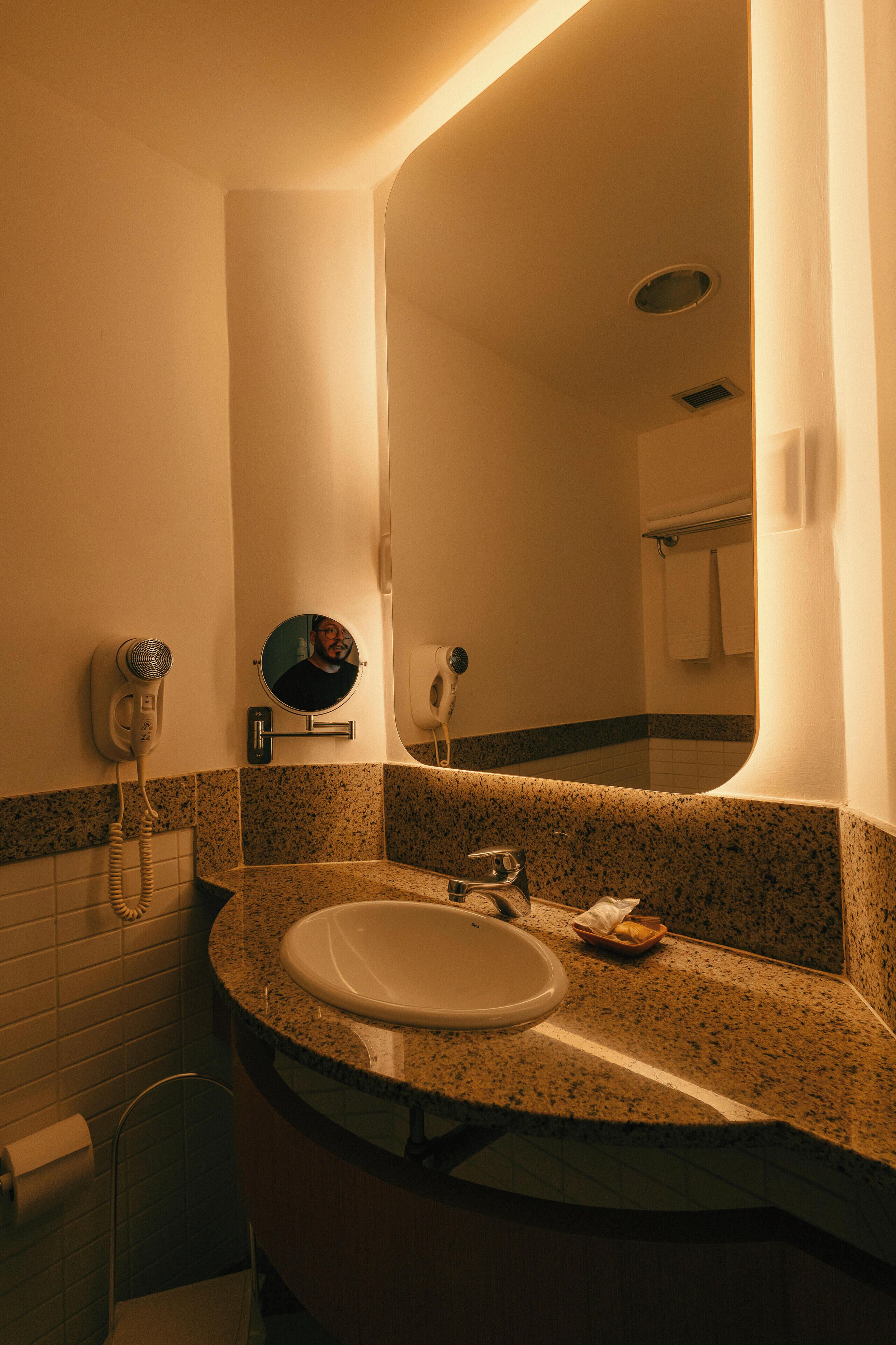 standard room 1 | minibar, in-room safe, blackout curtains, free wifi