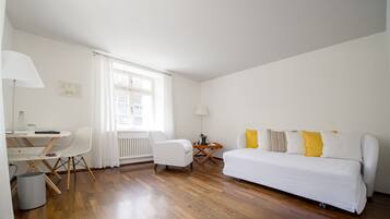 Junior Suite | Living room | Flat-screen TV