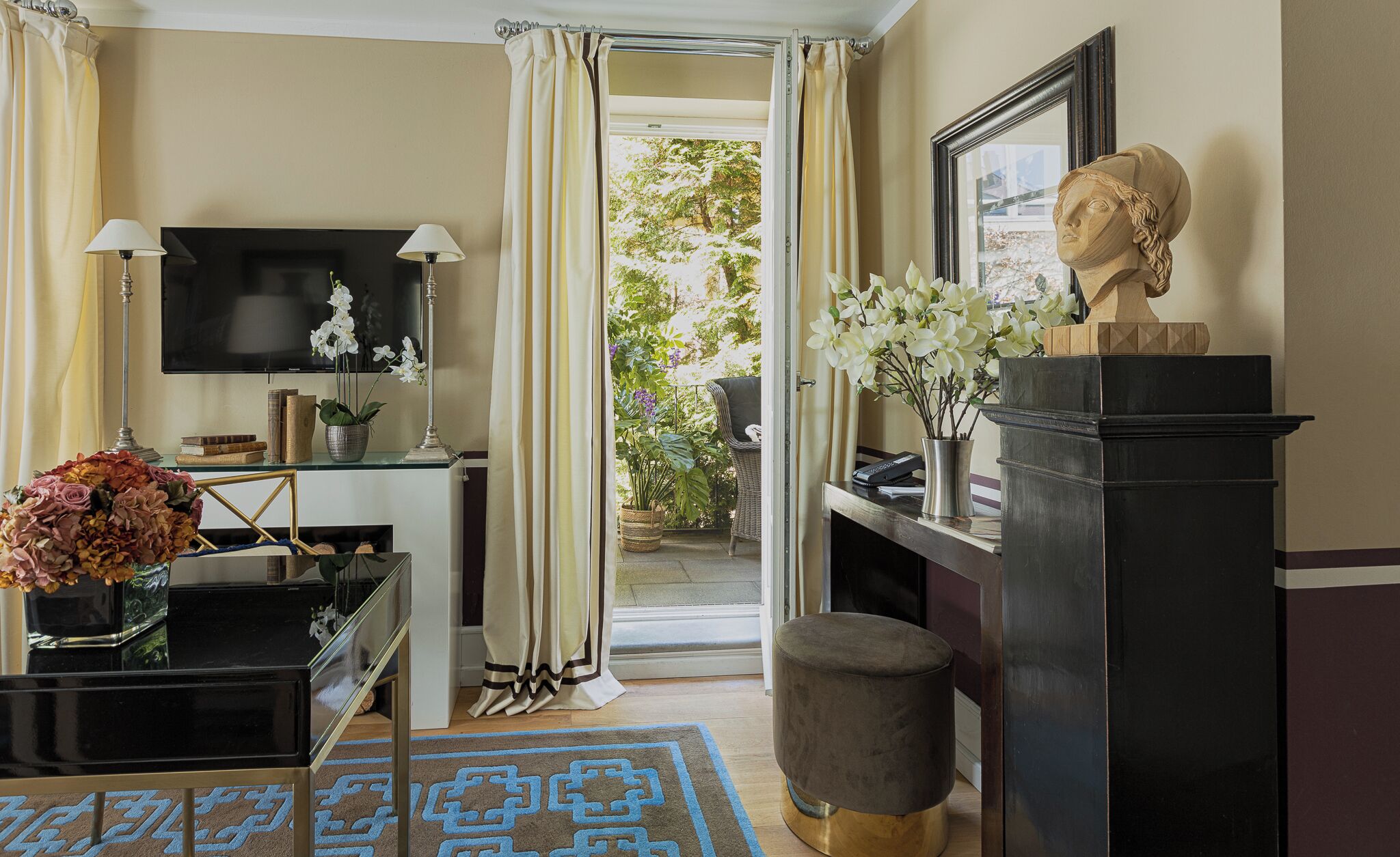 superior suite | premium bedding, free minibar items, in-room safe, soundproofing