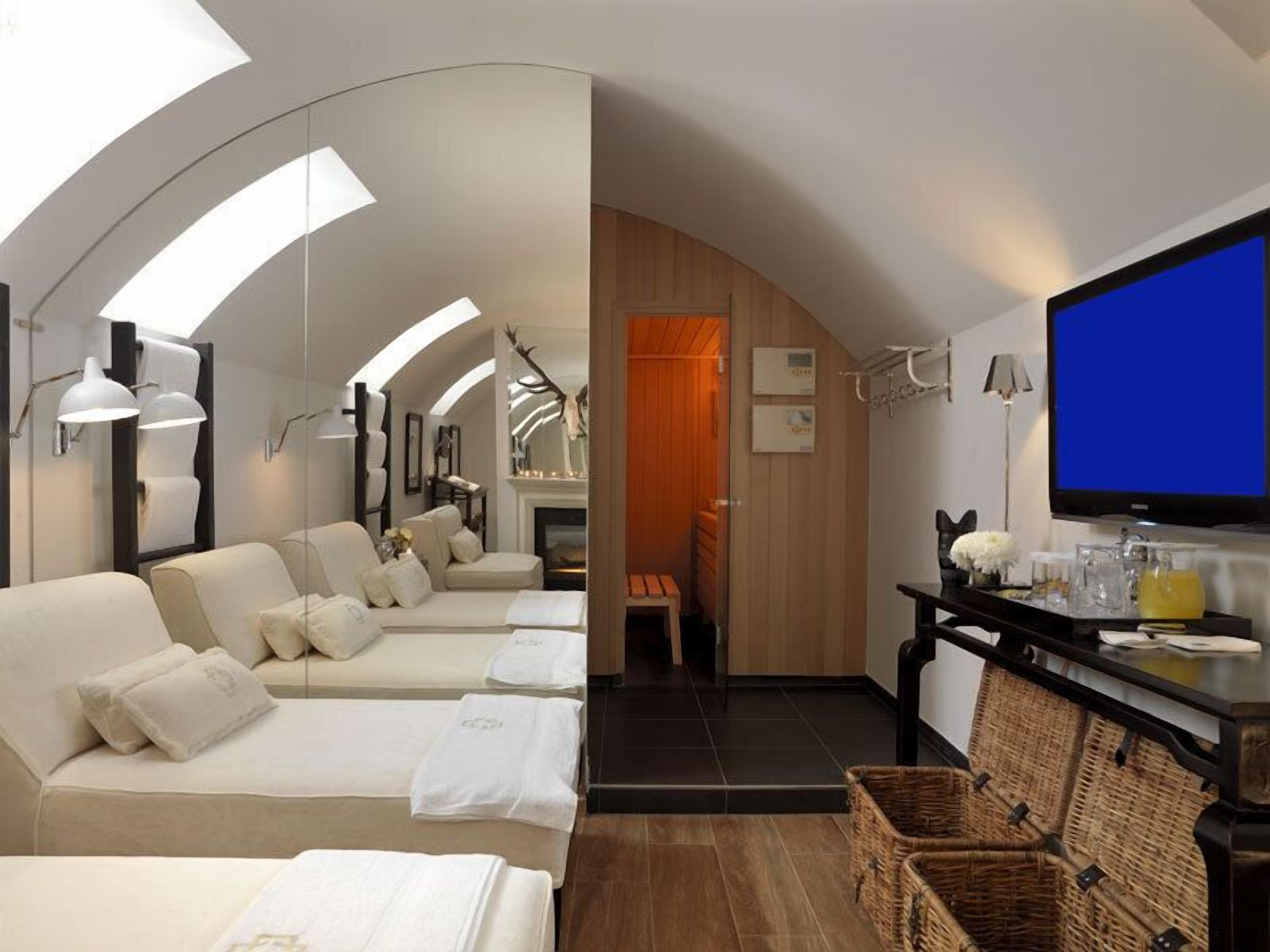 massage/treatment rooms, massages