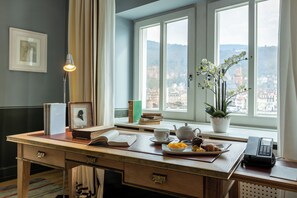 高級寢具、免費迷你吧物品、客房內保險箱、隔音