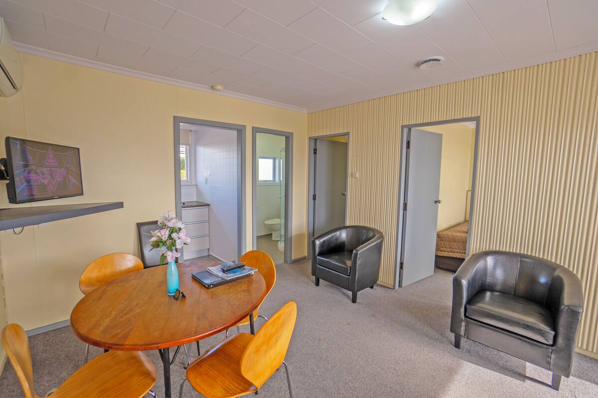 Family Suite | Living area | 32-inch LED TV with cable channels, TV