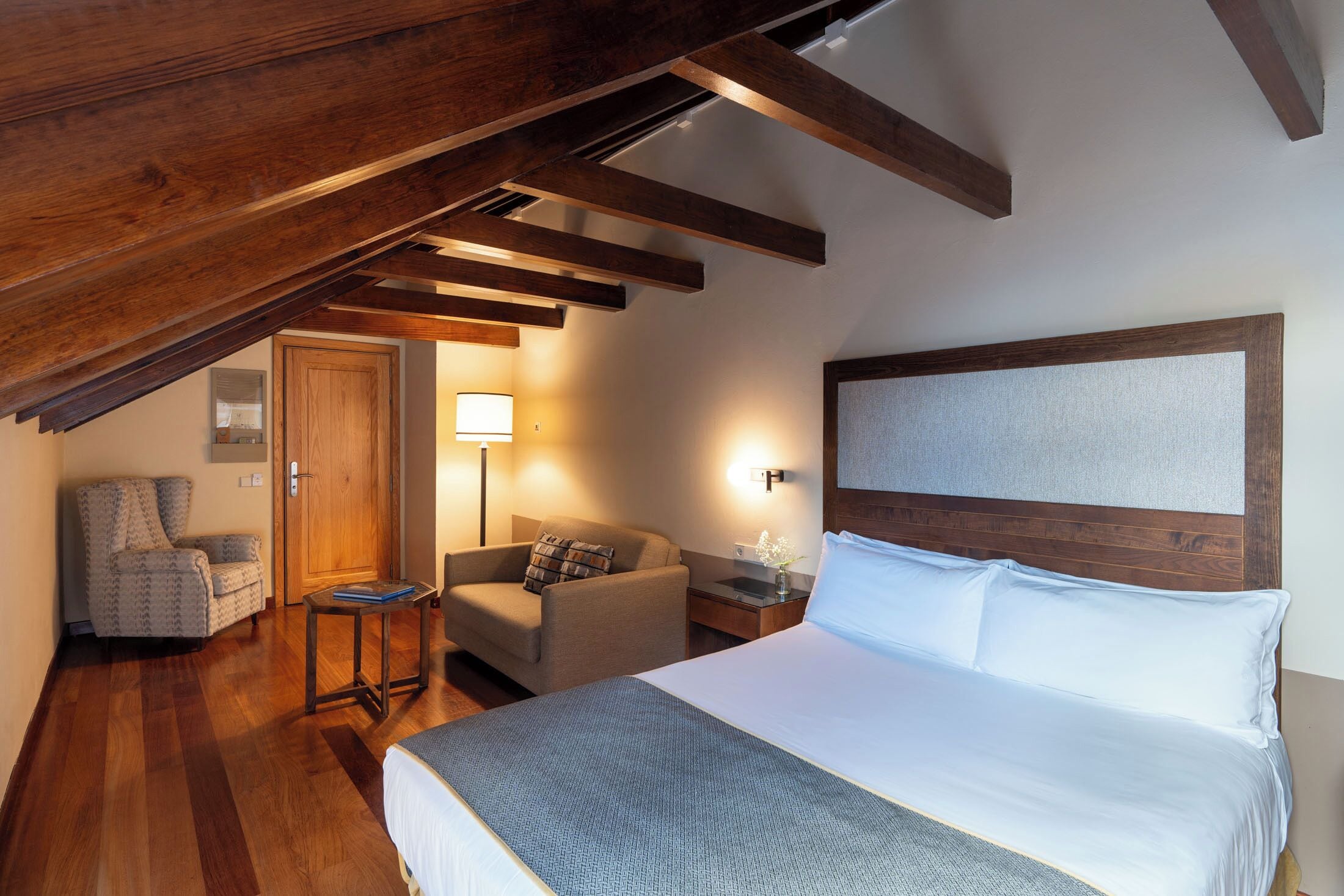 1 bedroom, down duvets, minibar, in-room safe