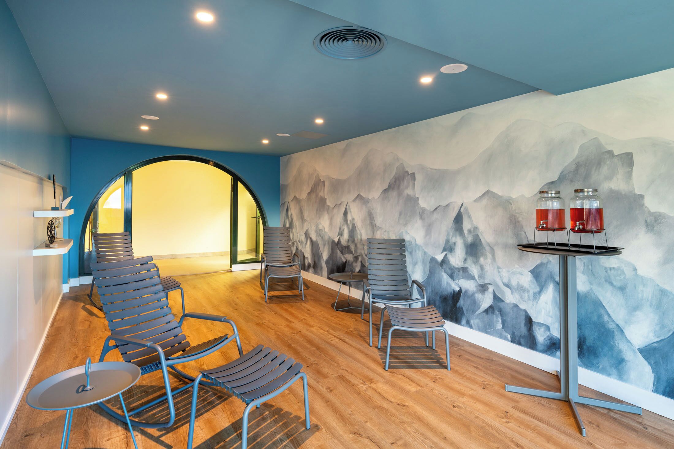 sauna, steam room, turkish bath/hammam, body treatments