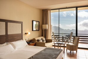 Down comforters, minibar, in-room safe, desk - Parador de Cruz de Tejeda (Vega de San Mateo)