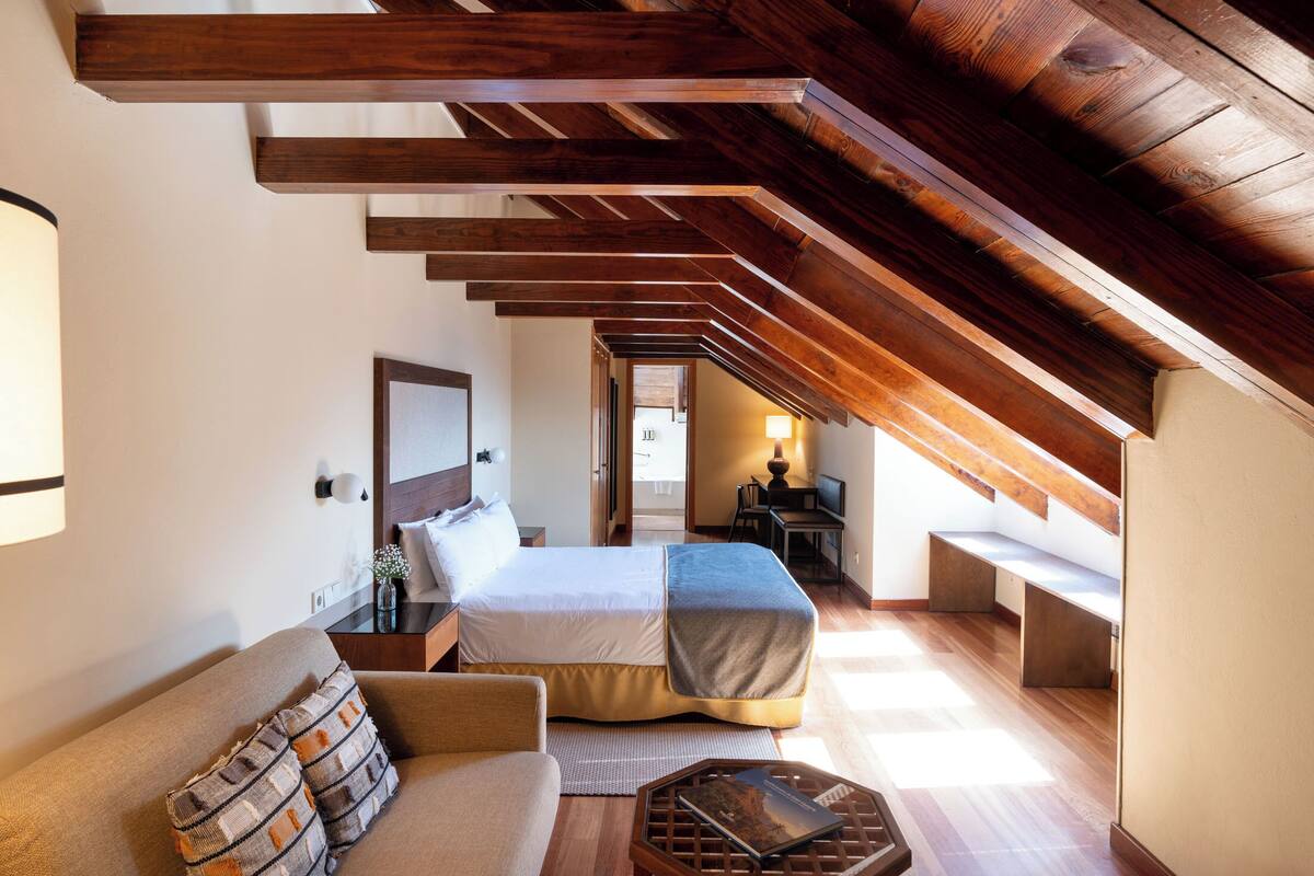 1 bedroom, down duvets, minibar, in-room safe