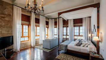Suite | 1 bedroom, minibar, in-room safe, desk