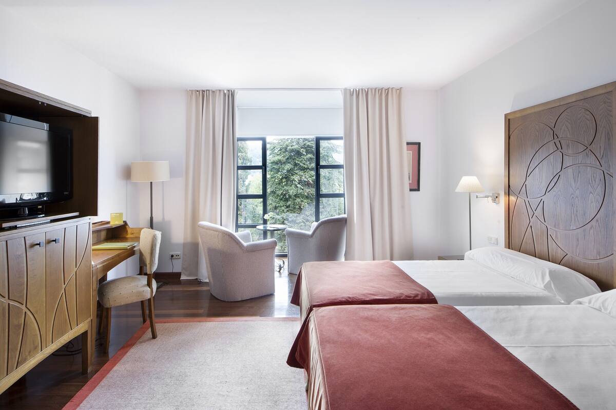 Minibar, in-room safe, desk, cribs (surcharge)