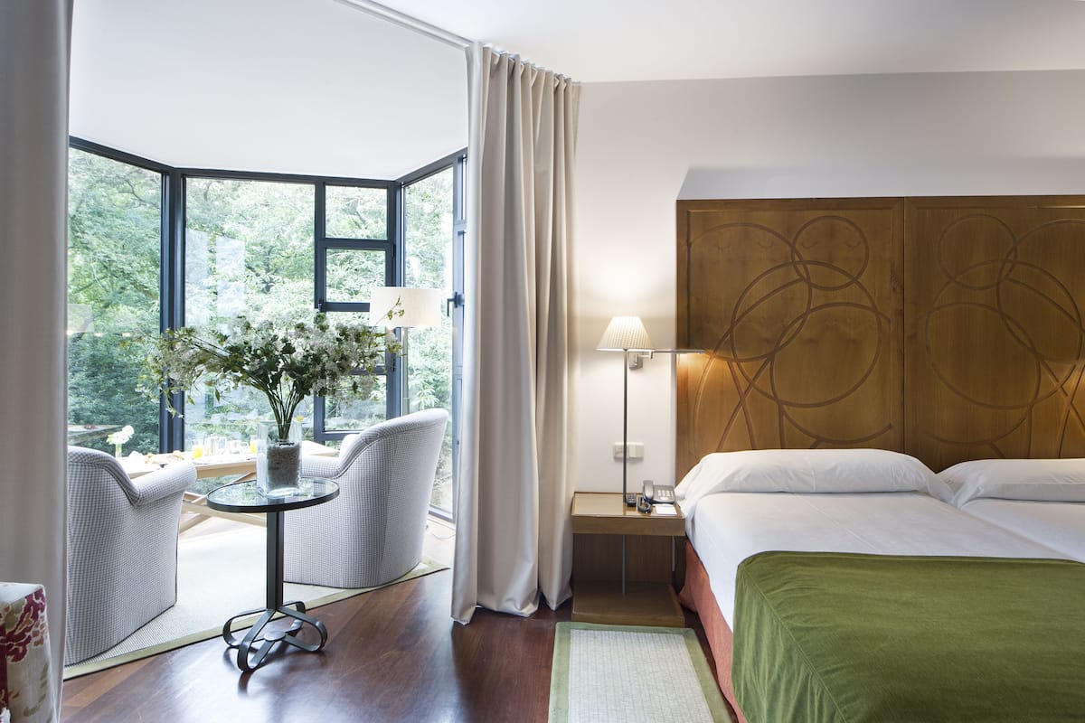 superior twin room | minibar, in-room safe, desk, cots/infant beds