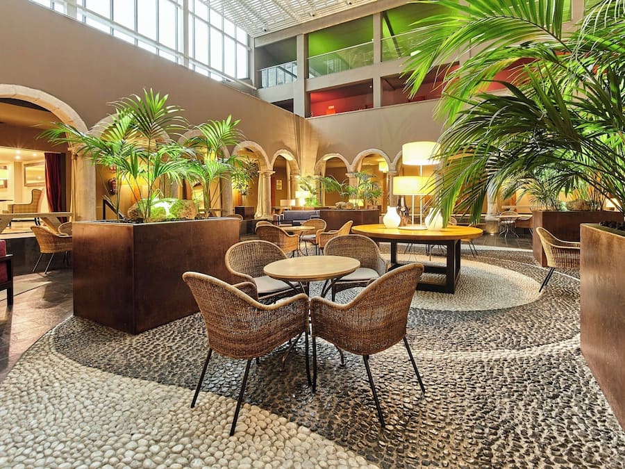 30-tums platt-tv med satellitkanaler och tv