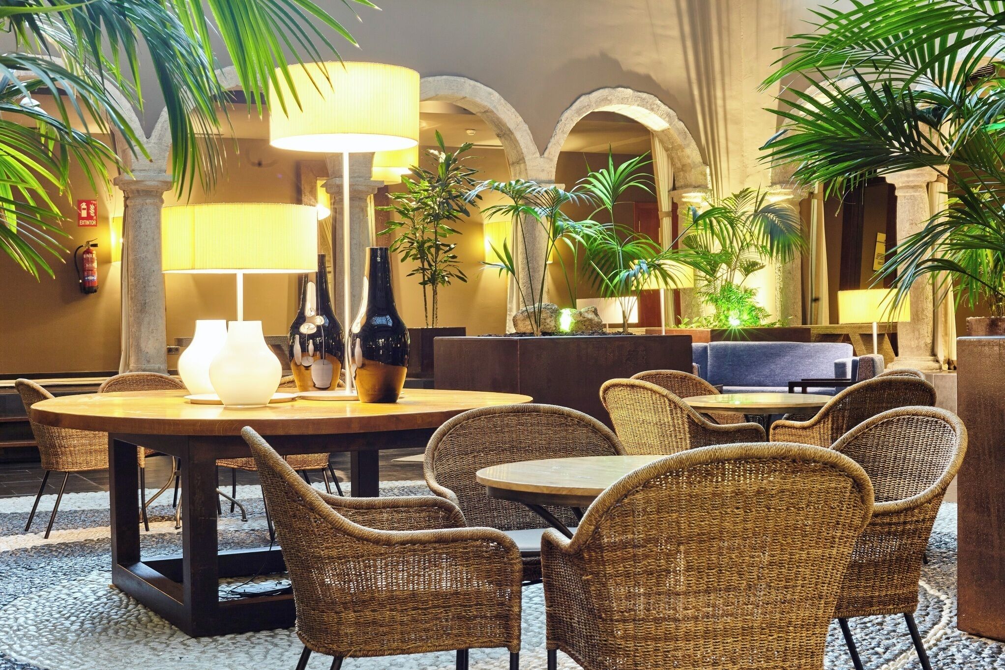 Televisión de pantalla plana de 30 pulgadas con canales por satélite