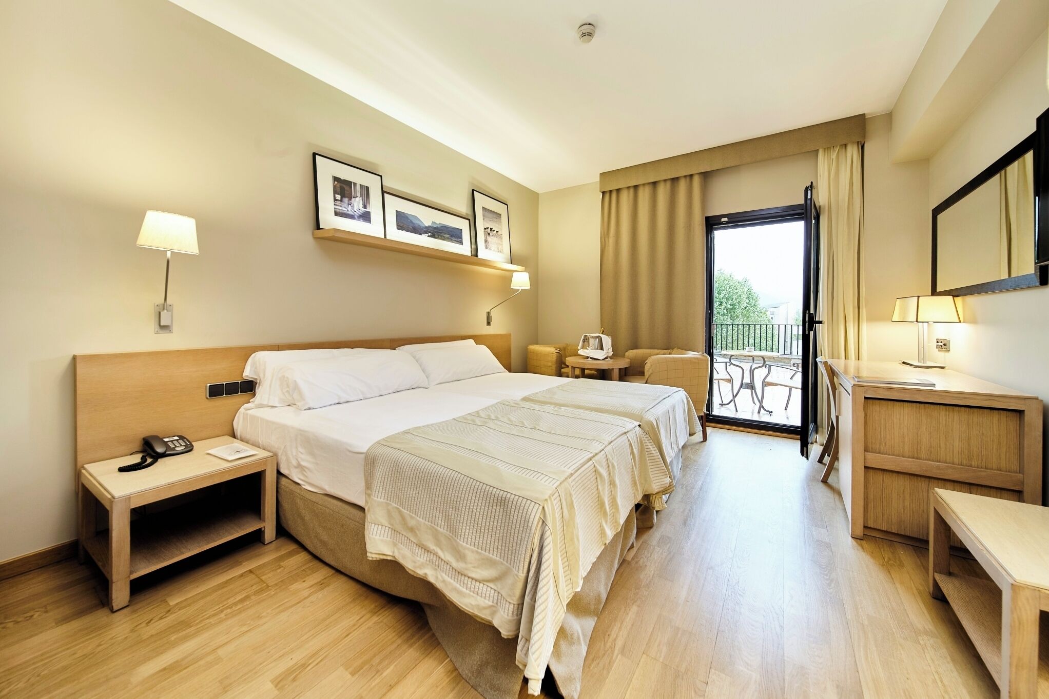 Literie de qualité, couette en duvet, minibar, coffre-fort