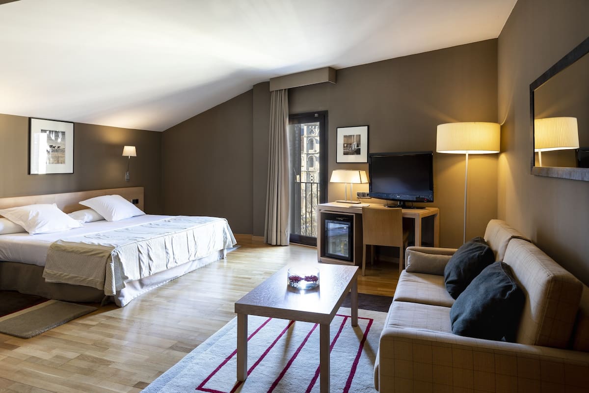 Literie de qualité, couette en duvet, minibar, coffre-fort