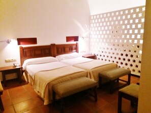 Minibar, in-room safe, desk, free WiFi - Parador de Ceuta  (Ceuta)